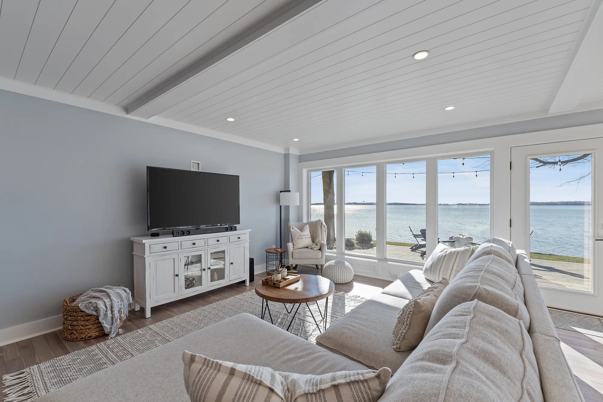Photograph of a Clear Lake property by BricksWorth Media