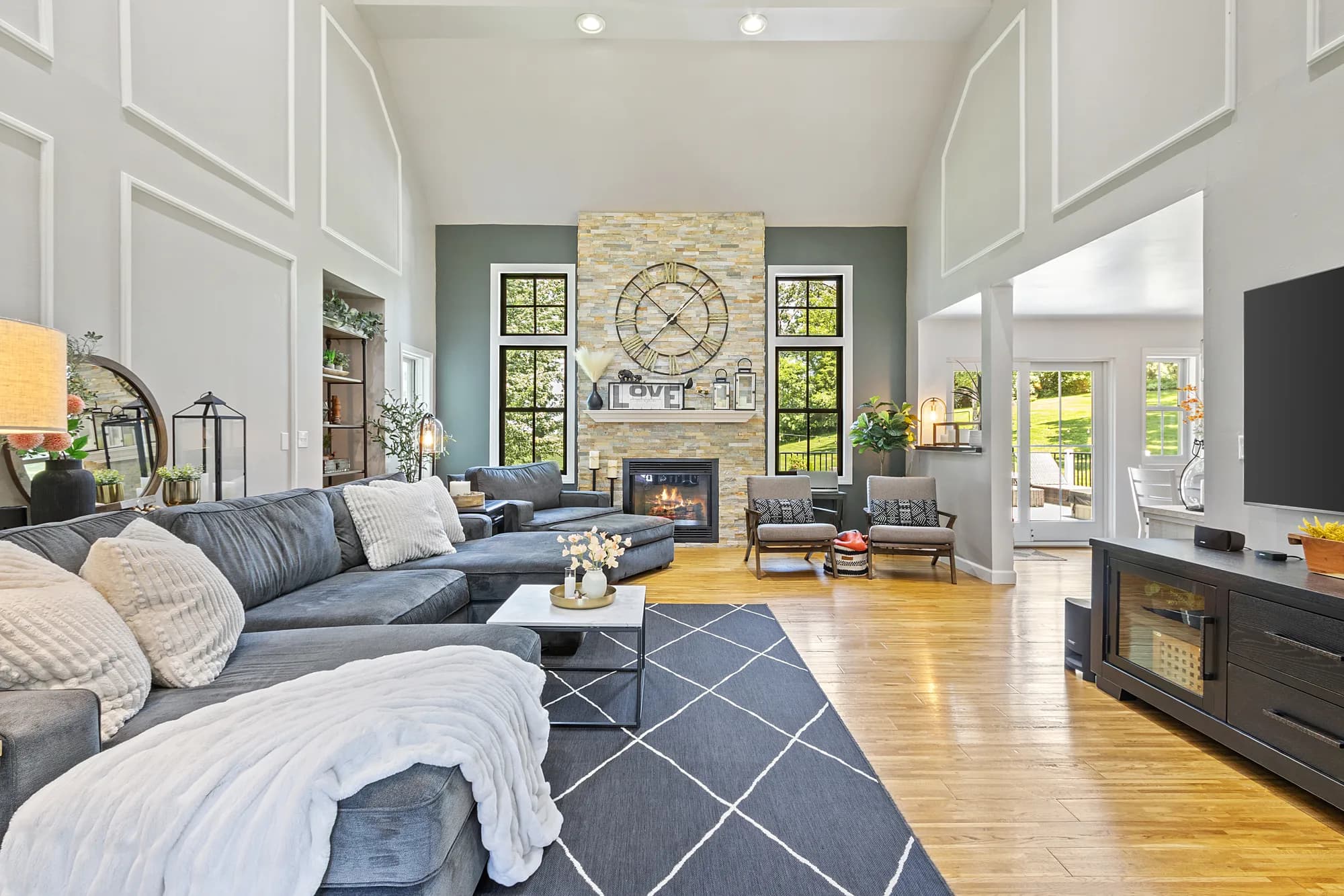 Photograph of a Clear Lake property by BricksWorth Media