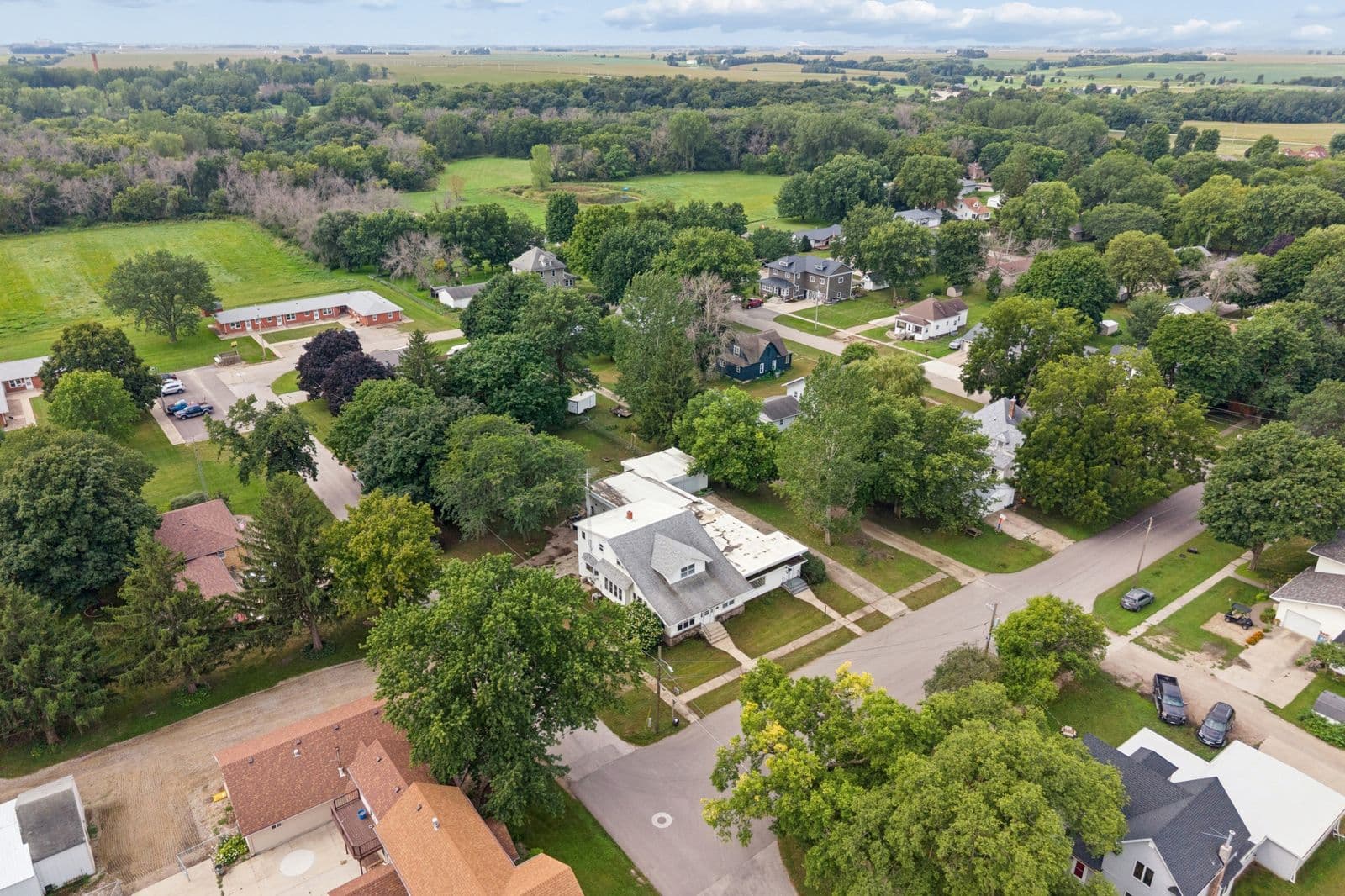 203 Maple St, Sheffield — listing photograph by Tanner Braun