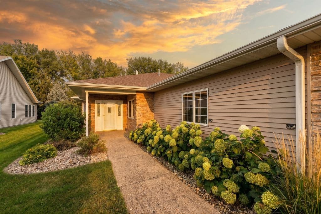 2240 W State St, Mason City — photograph 1 by Tanner Braun