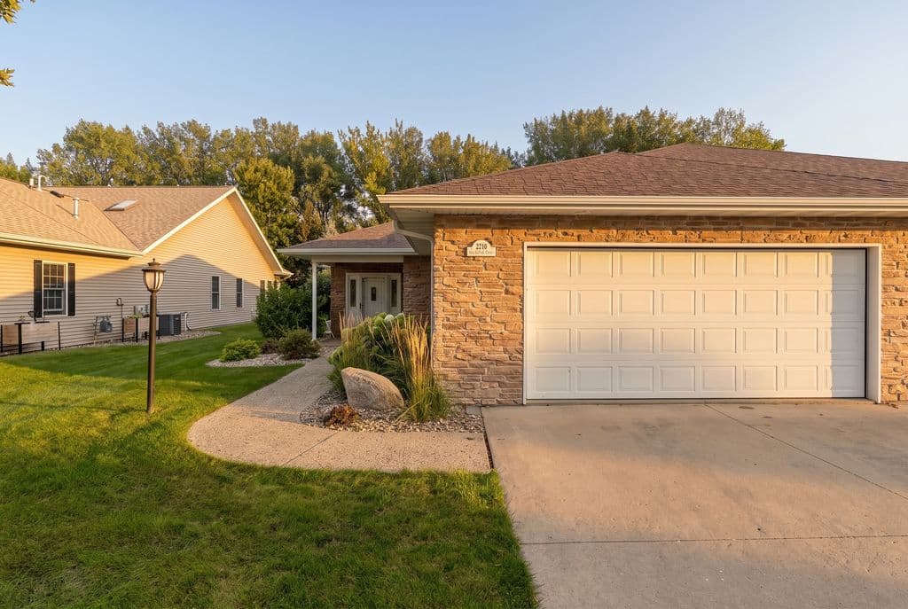 2240 W State St, Mason City — photograph 2 by Tanner Braun