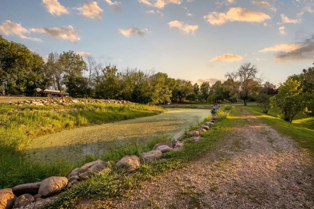2512 S Shore Dr, Clear Lake — photograph 3 by Tanner Braun