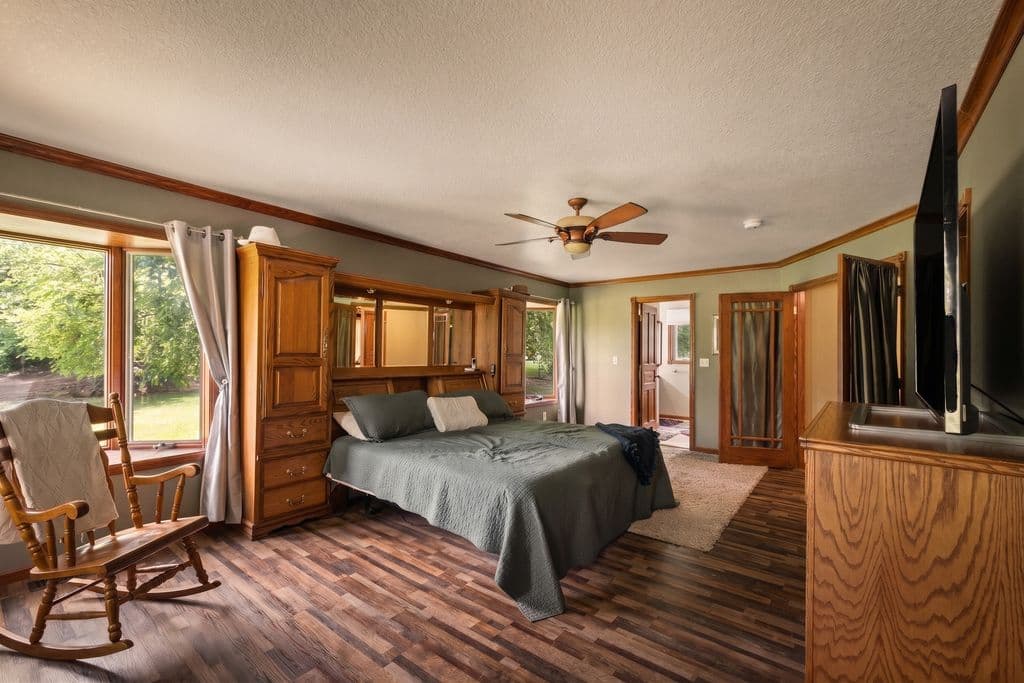 2512 S Shore Dr, Clear Lake — photograph 4 by Tanner Braun